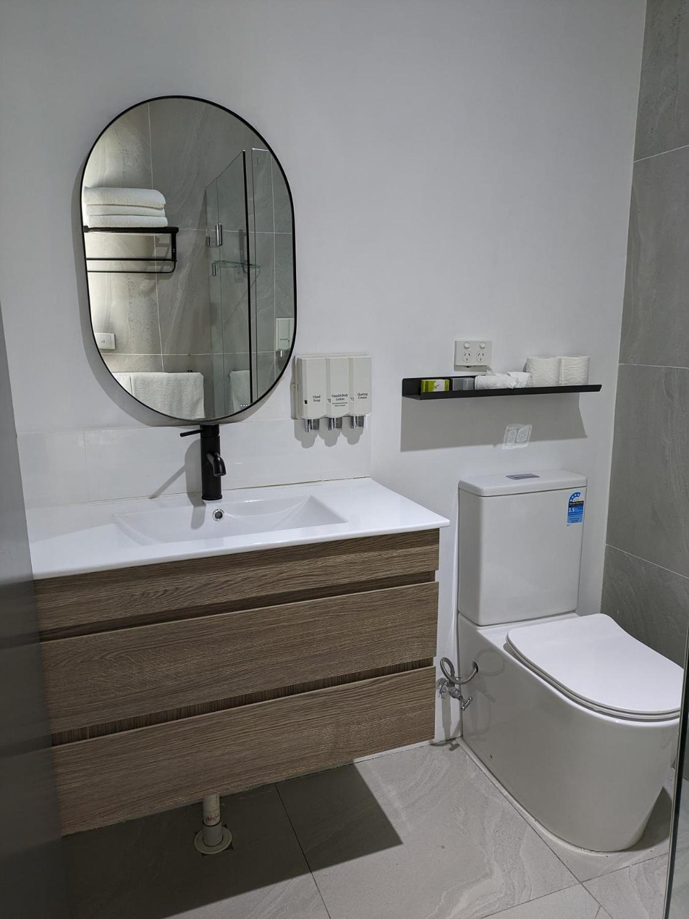 בתהרסט Country Lodge Motor Inn מראה חיצוני תמונה