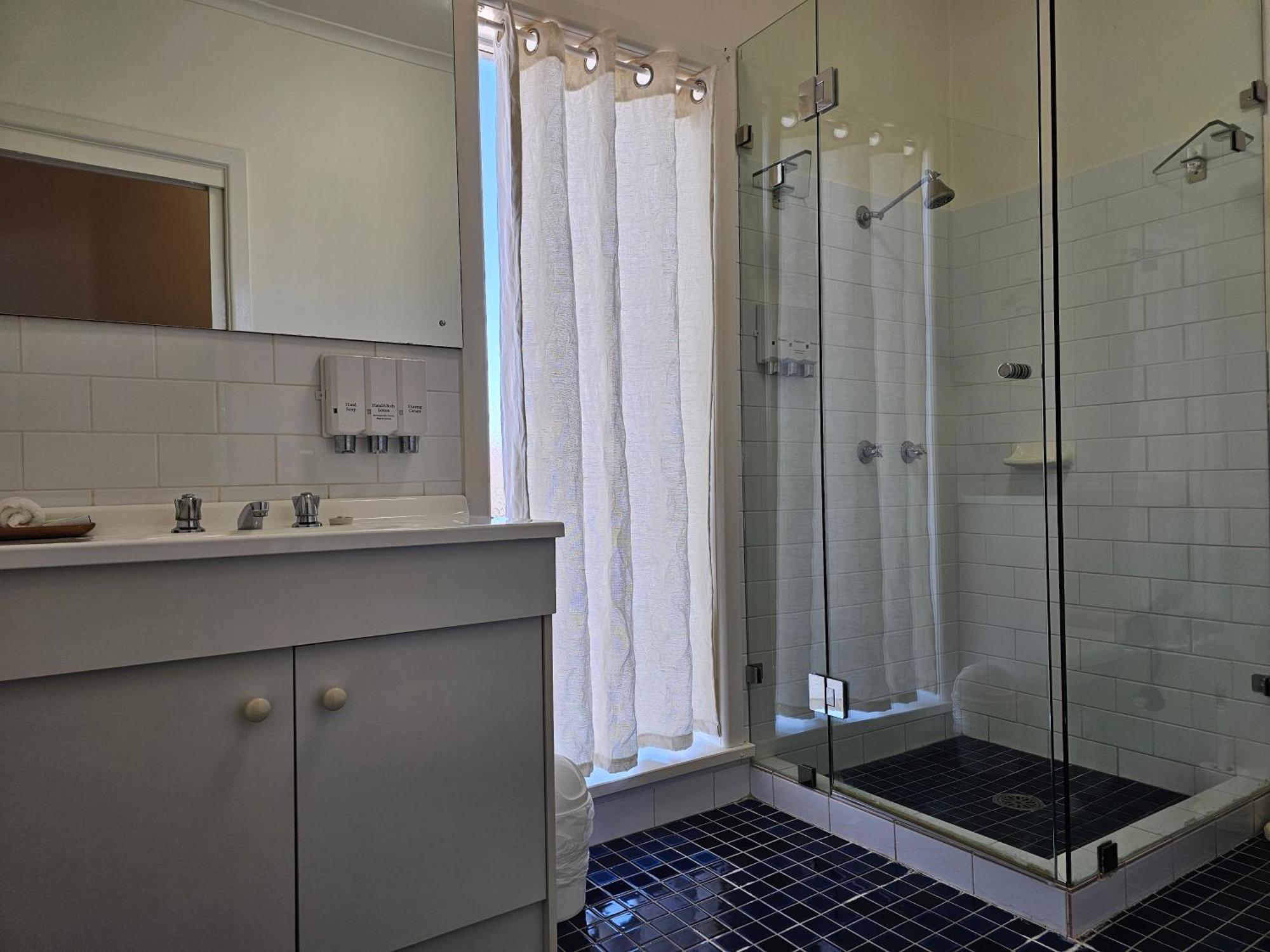 בתהרסט Country Lodge Motor Inn מראה חיצוני תמונה