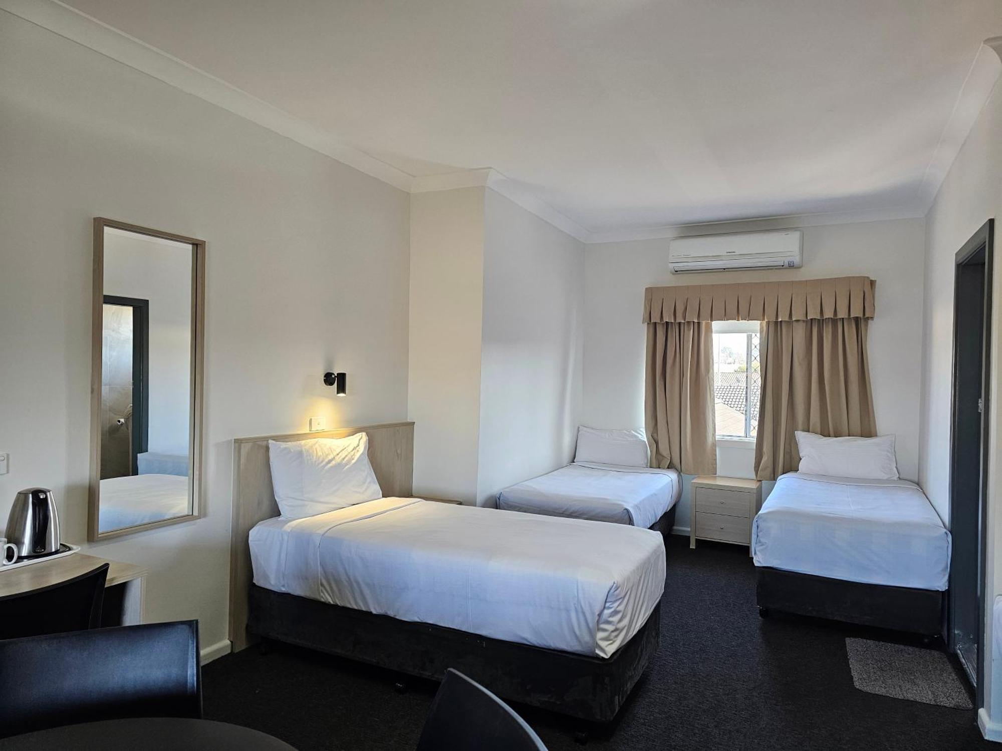 בתהרסט Country Lodge Motor Inn מראה חיצוני תמונה