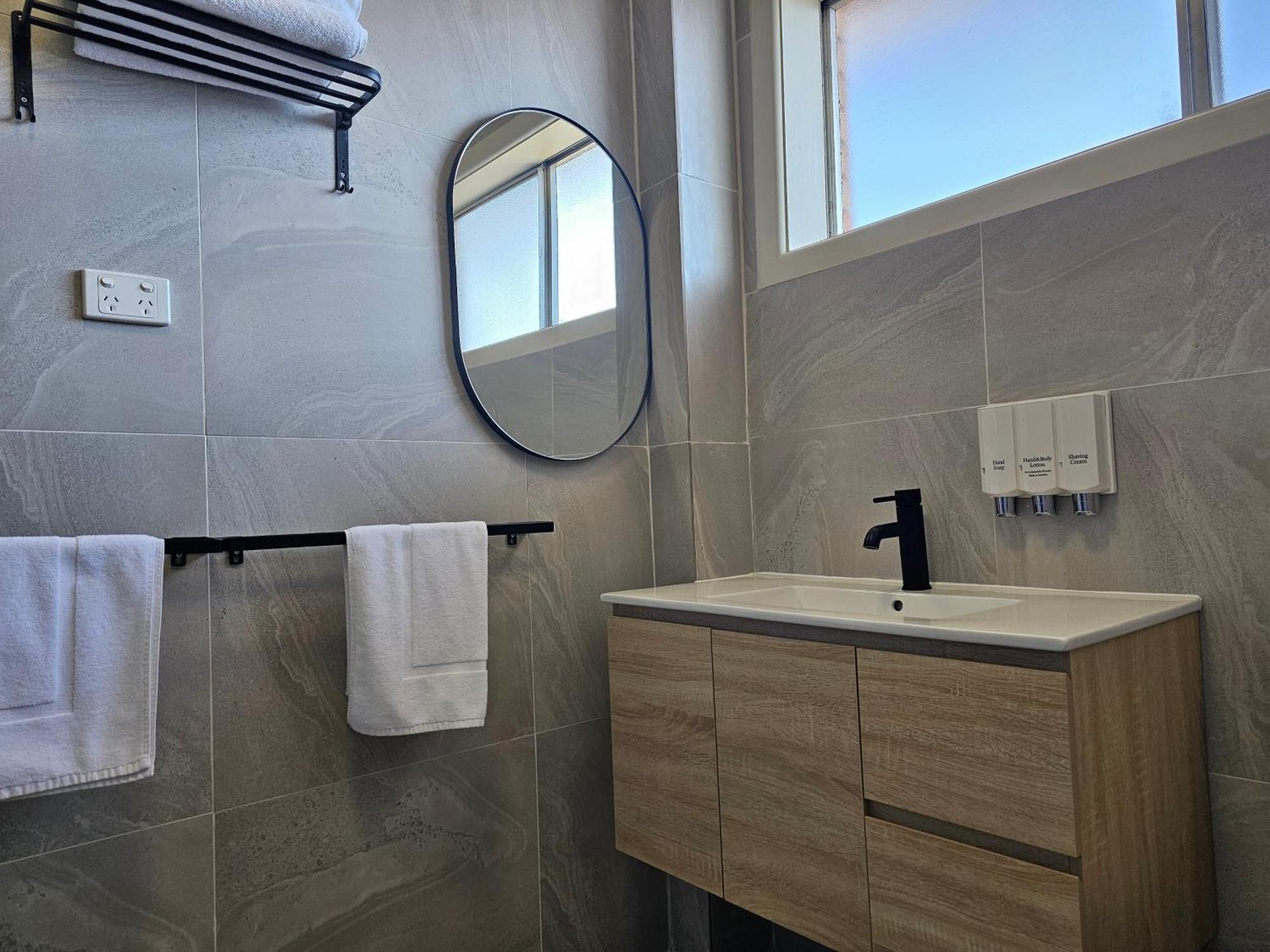 בתהרסט Country Lodge Motor Inn מראה חיצוני תמונה