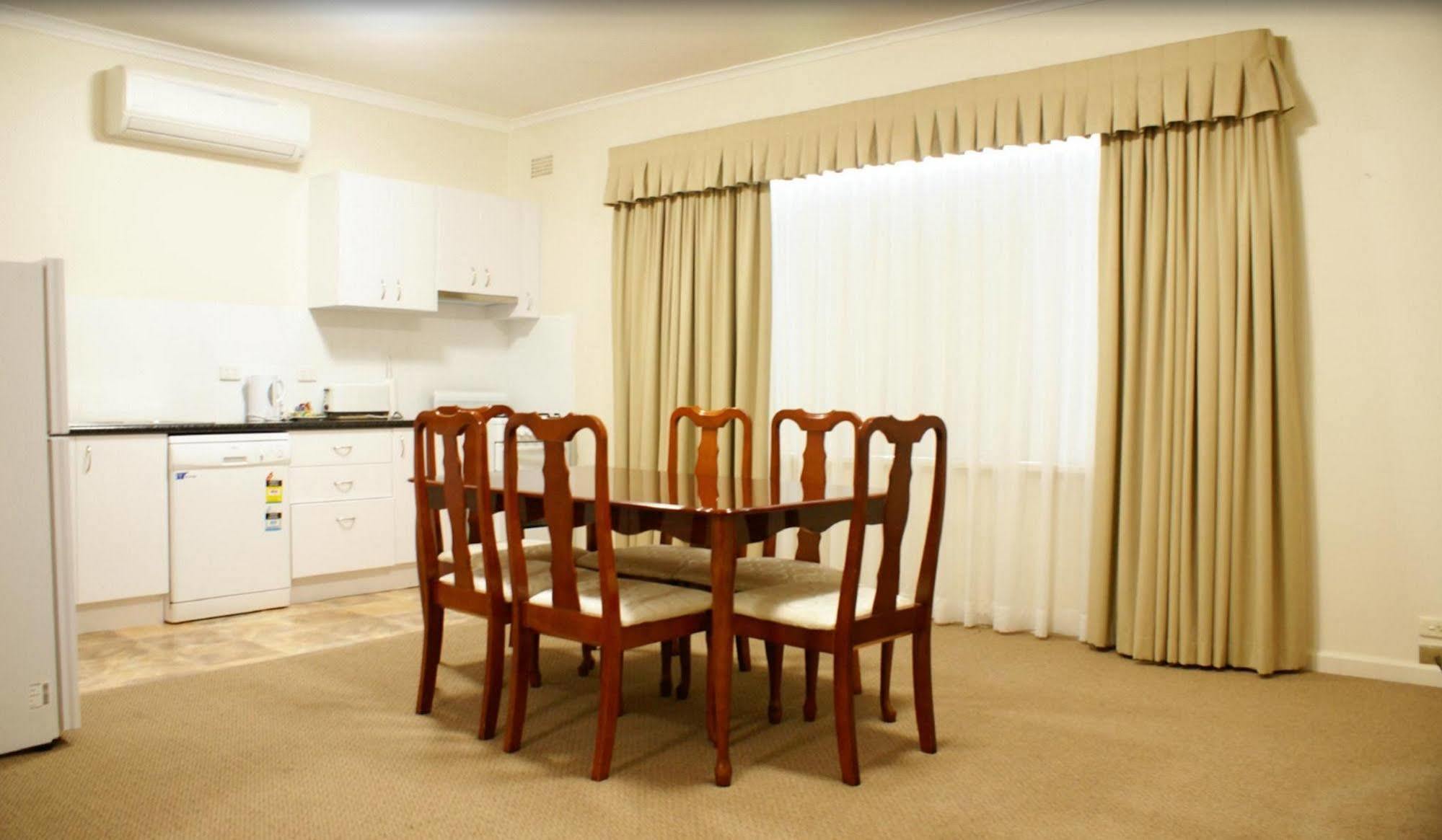 בתהרסט Country Lodge Motor Inn מראה חיצוני תמונה