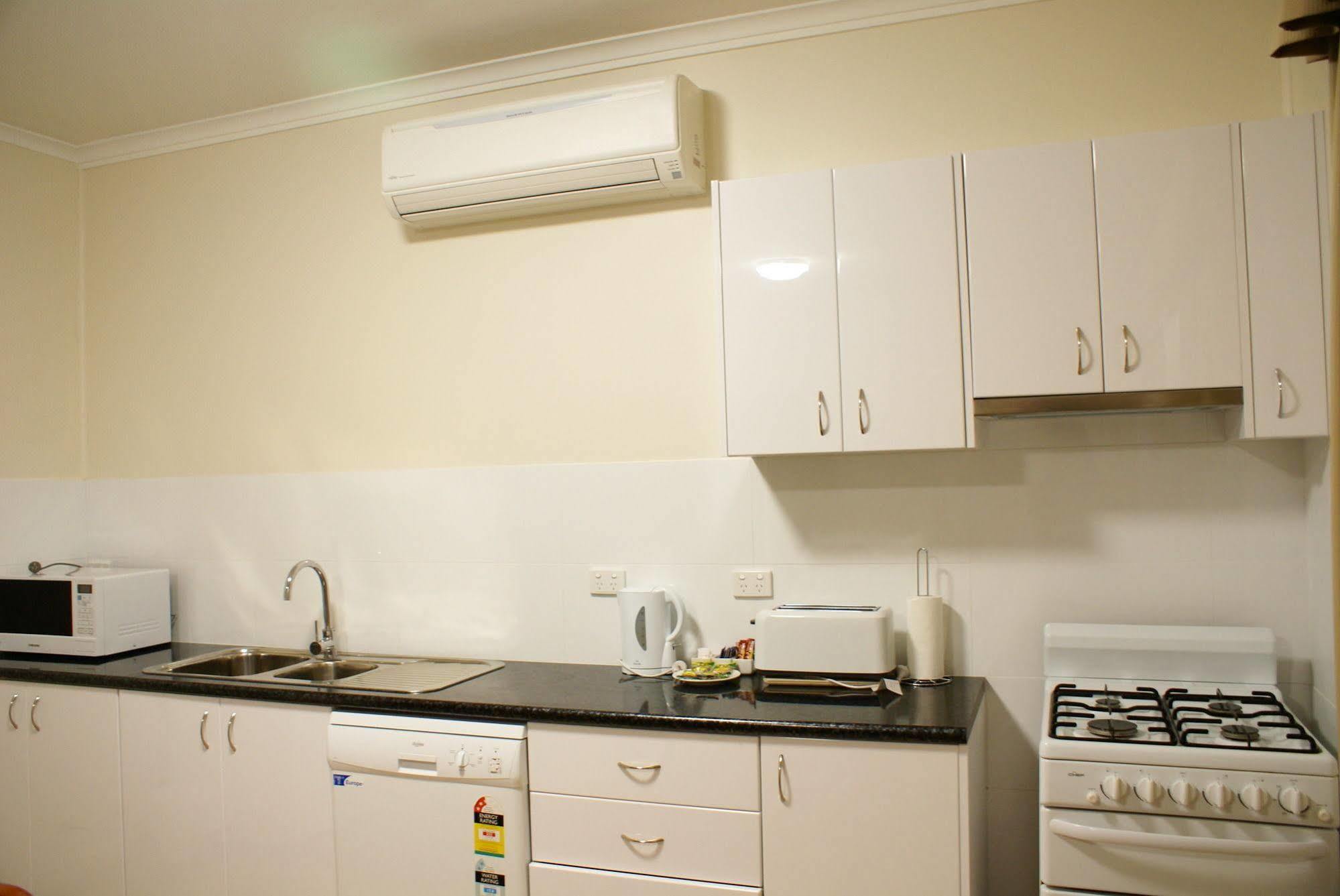 בתהרסט Country Lodge Motor Inn מראה חיצוני תמונה